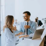 Job Portal RLE Engineering & Services, Mitarbeiter im Gespräch