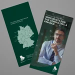 Mock-up eines englischen RLE Engineering & Services Flyers mit Standortkarte Deutschlands und Branchenmotiv. Professionelles Werbematerial zur Präsentation von RLE Engineering & Services Lösungen im Bereich Finanzen und Steuern