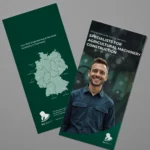 Mock-up eines englischen RLE Engineering & Services Flyers mit Standortkarte Deutschlands und Branchenmotiv. Professionelles Werbematerial zur Präsentation von RLE Engineering & Services Lösungen im Bereich Landmaschinen