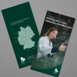 Mock-up eines englischen RLE Engineering & Services Flyers mit Standortkarte Deutschlands und Branchenmotiv. Professionelles Werbematerial zur Präsentation von RLE Engineering & Services Lösungen im Bereich Medizintechnik