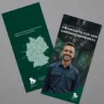Mock-up eines RLE Engineering & Services Flyers mit Standortkarte Deutschlands und Branchenmotiv. Professionelles Werbematerial zur Präsentation von RLE Engineering & Services Lösungen im Bereich Landmashcinenbau