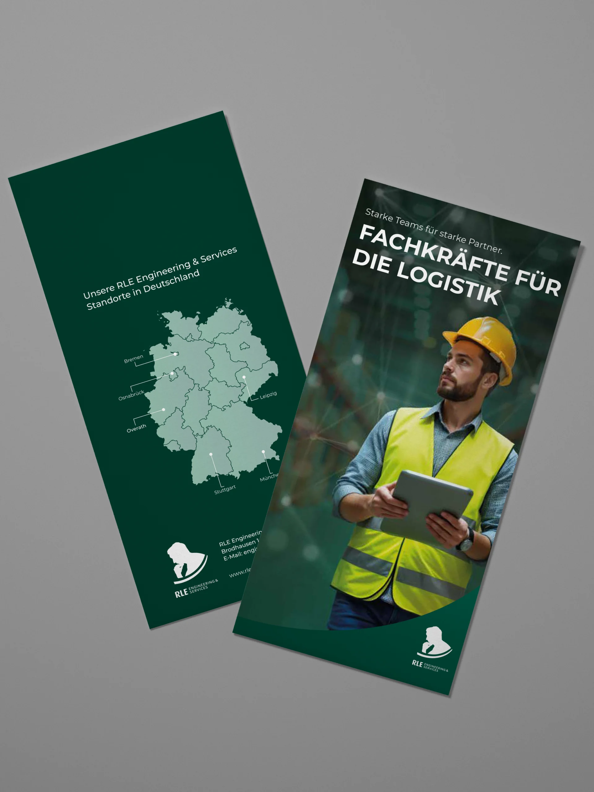 Mock-up eines RLE Engineering & Services Flyers mit Standortkarte Deutschlands und Branchenmotiv. Professionelles Werbematerial zur Präsentation von RLE Engineering & Services Lösungen im Bereich Logistik