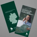 Mock-up eines RLE Engineering & Services Flyers mit Standortkarte Deutschlands und Branchenmotiv. Professionelles Werbematerial zur Präsentation von RLE Engineering & Services Lösungen im Bereich Office und kaufmännischer Bereich
