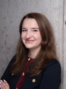Portraitbild Recruiterin RLE Engineering & Serivices Köln, Lisa Laufenberg